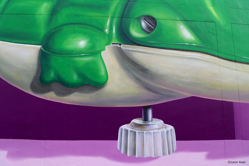 detail-mural-anamorphic-leonkeer-vintage-toy-alligator