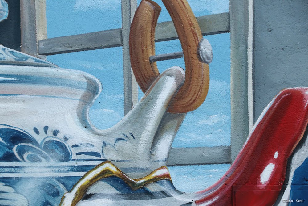 detail-mural-3d-leonkeer-anamorphic-teapot-ceramic-streetart