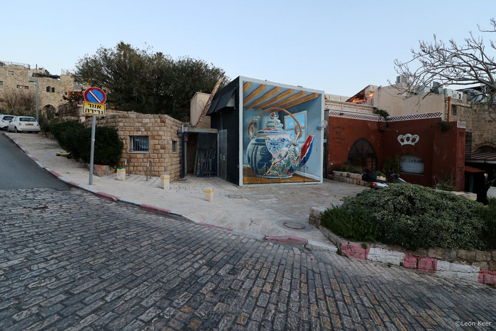 mural-3d-anamorphic-art-leonkeer-teapot-ceramic-kintsugi-israel
