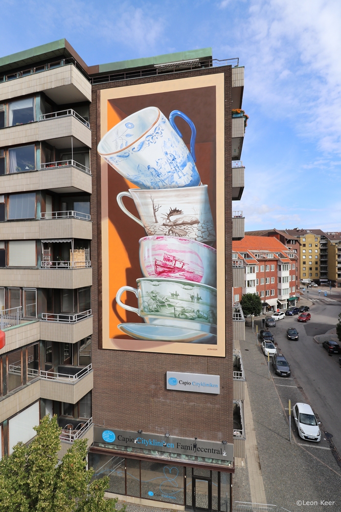 augmented-reality-mural-leonkeer-cups-shattering-fragile