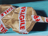 detail-fragile-violin-package-3d-leonkeer-mural