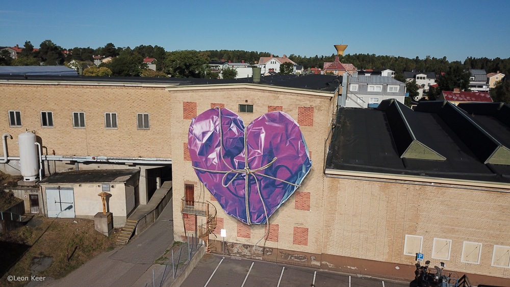 drone-leonkeer-mural-wrapped-heart-rope