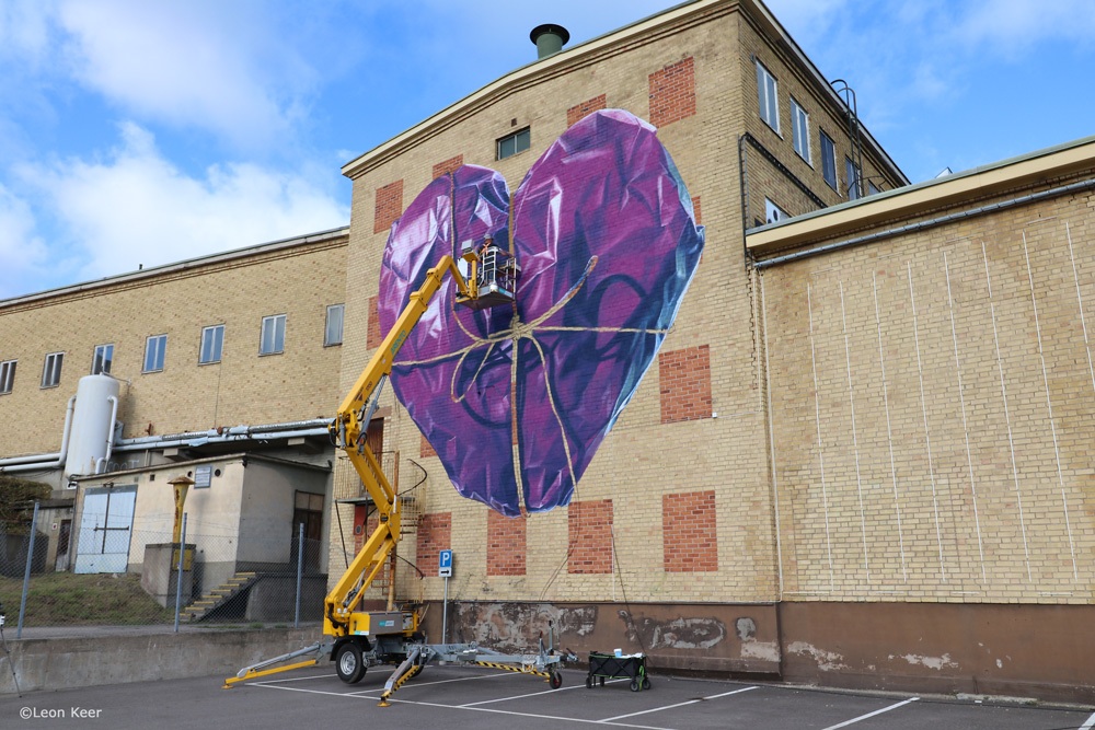 leonkeer-wip-mural-streetart-heart-wrapped-rope-3d-anamorphic