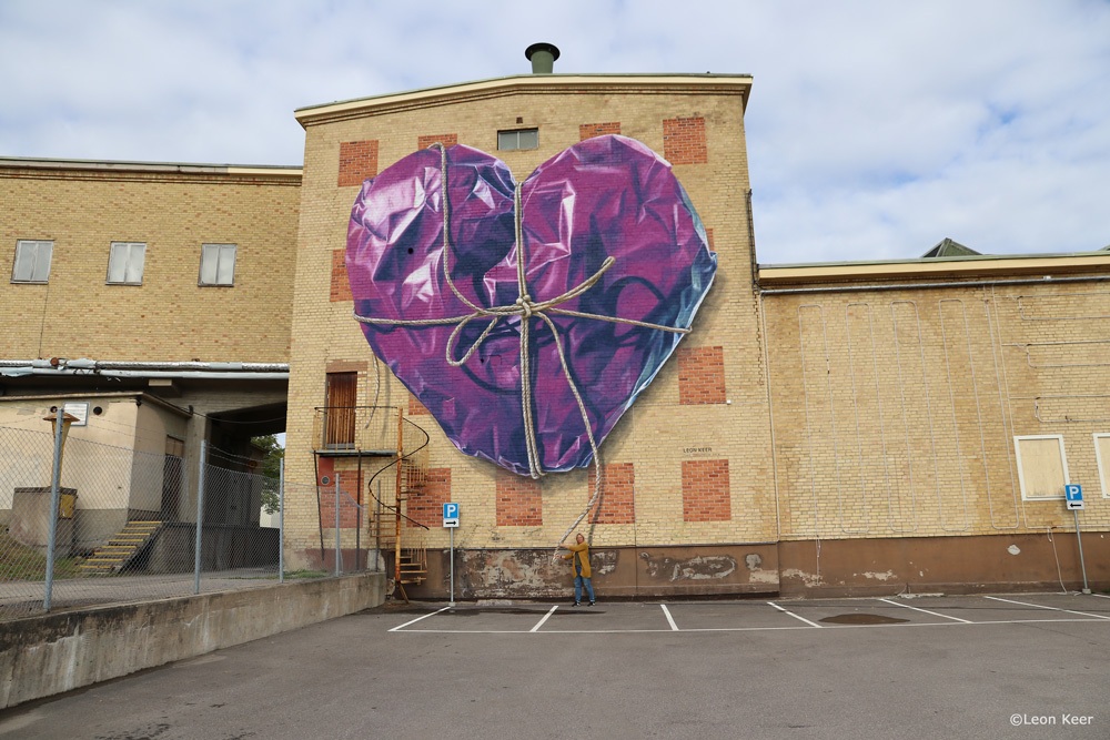 mural-anamorphic-3d-streetart-leonkeer-purple-heart-wrapped