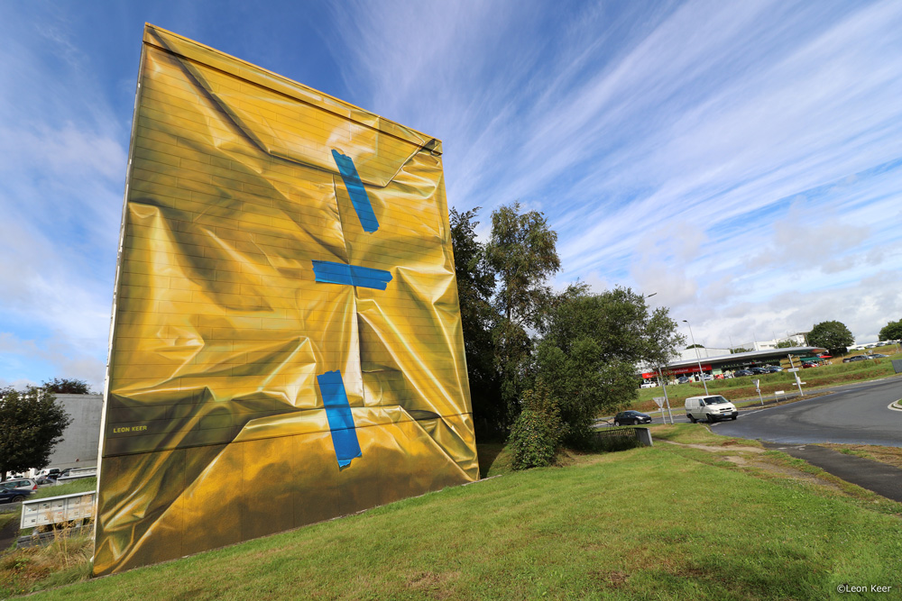 mural-leonkeer-morlaix-wrapped-building-yellow-tape