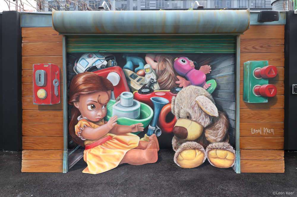 leonkeer-mural-3d-wynwoodwalls-miami-art-door-garage-toys-memory-mural-3d