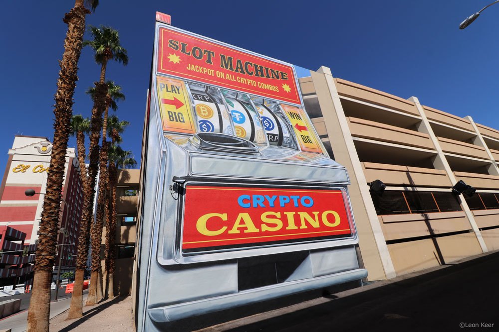 leon keer's 3D mural paints retro crypto slot machine in las vegas