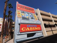 anamorphic-art-leonkeer-3d-mural-lasvegas-life-is-beautiful