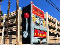 leonkeer-massina-muralartist-lasvegas-streetart-anamorphic-slotmachine-crypto-casino