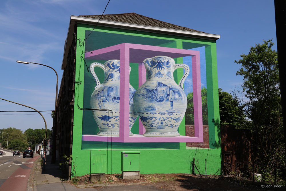 front-3d-mural-leonkeer-la-louviere-fragile-Delftsblauw-delftblue-ceramic-pottery