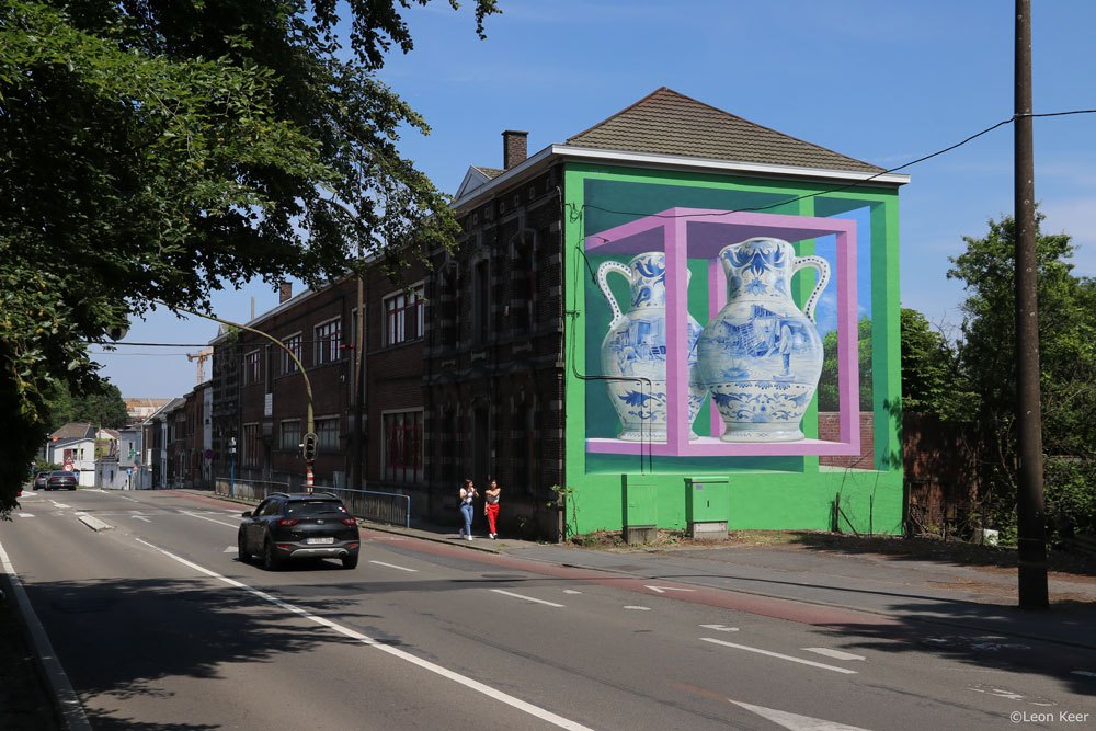 mural-3d-leonkeer-lalouviere-Delftsblauw-delftblue-ceramic-fragile-streetart