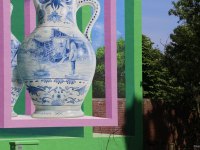 mural-leonkeer-3d-streetart-Delftsblauw-delftblue-ceramic-fragile-muurschildering-opticalillusion