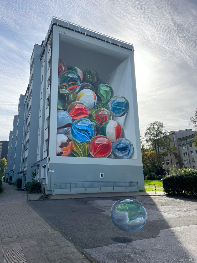 LeonKeer-Murmeln-wuppertal-mural-3d-knikkers-marbles-muurschildering-streetart