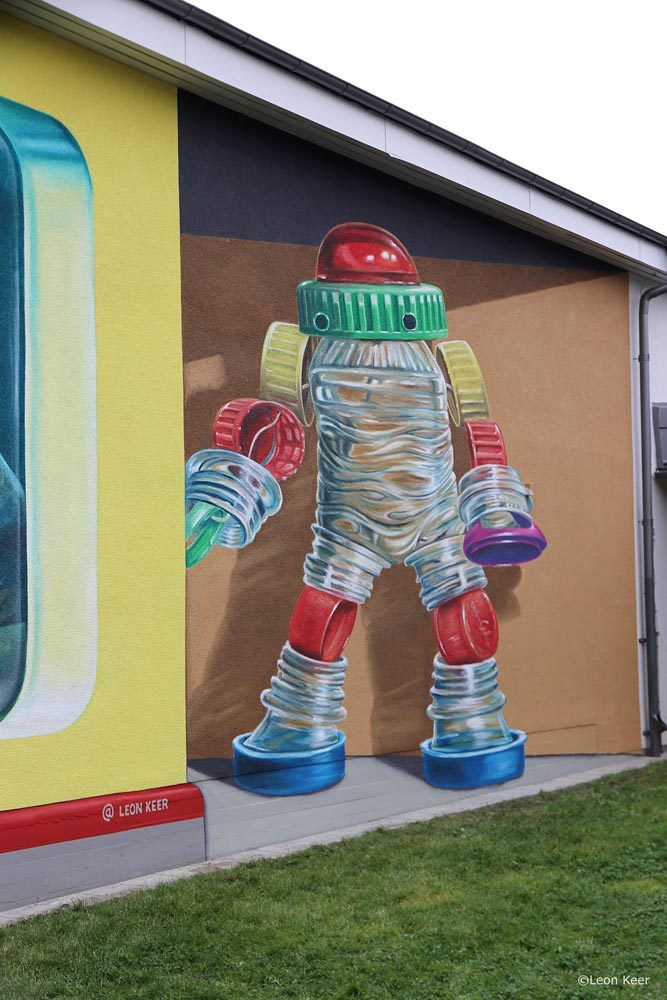 plastic-robot-mural-leonkeer-3d-anamorphic-art