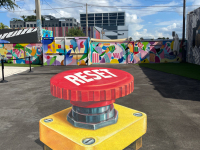 reset-streetpainting-3d-leonkeer-wynwoodwalls-miami-button-anamorphic-streetart