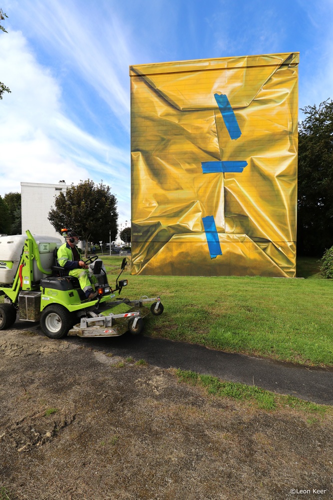 mural-morlaix-leonkeer-yellow-safe-house-package