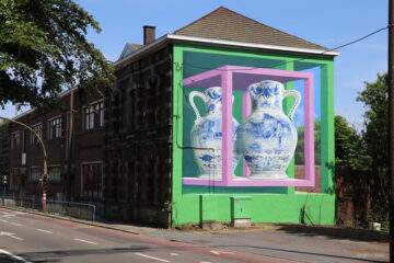 3D mural by Leon Keer Fragility street art Delft blue vases climate change