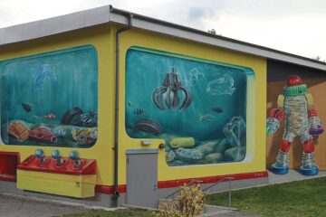 Leon keer mural plastic grader ocean