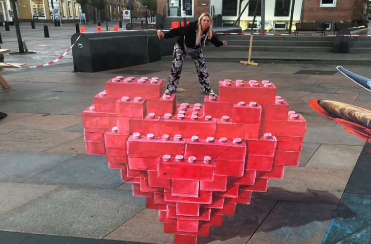 Love by Leon Keer stop-motion lego heart