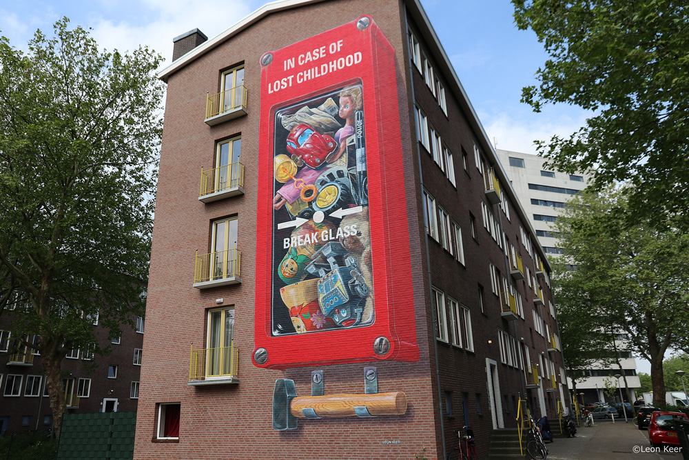 3D mural by Leon Keer 'In case of lost childhood, break glass'